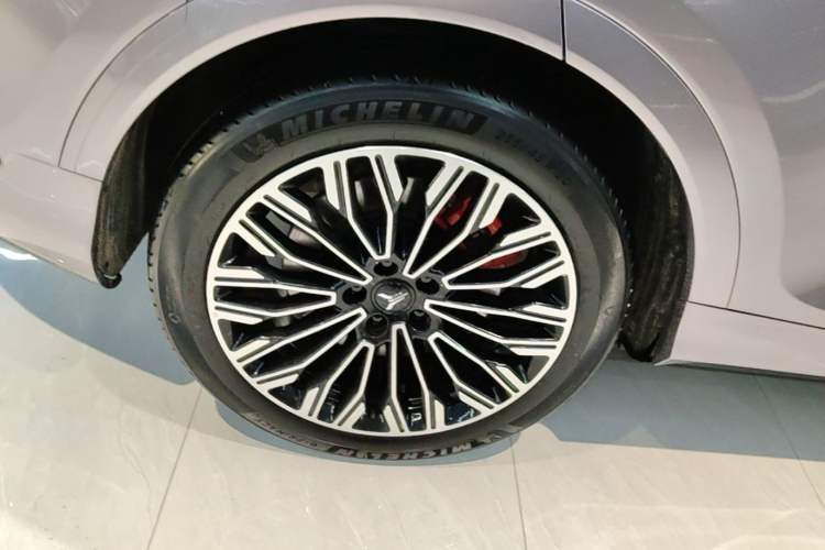 Used VOYAH FREE 2025 Model FREE+ Rear-Drive Qiankun Edition Right Rear Wheel Hub