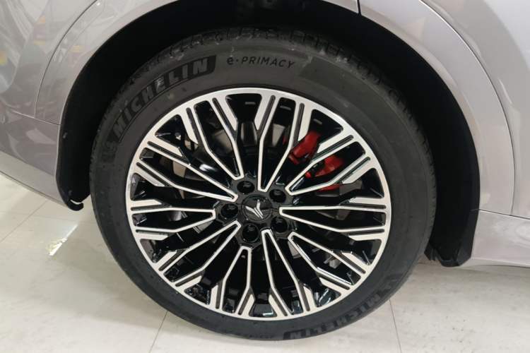 Used VOYAH FREE 2025 Model FREE+ Four-Wheel-Drive Qiankun Edition Right Rear Wheel Hub