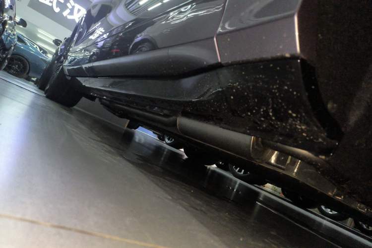 Used VOYAH FREE 2025 Model FREE+ Four-Wheel-Drive Qiankun Edition Right Side Sill