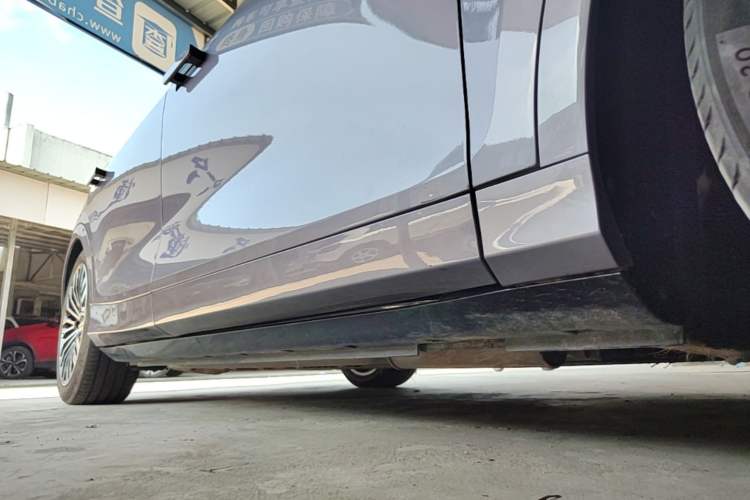 Used VOYAH FREE 2025 Model FREE+ Four-Wheel-Drive Qiankun Edition Right Side Sill