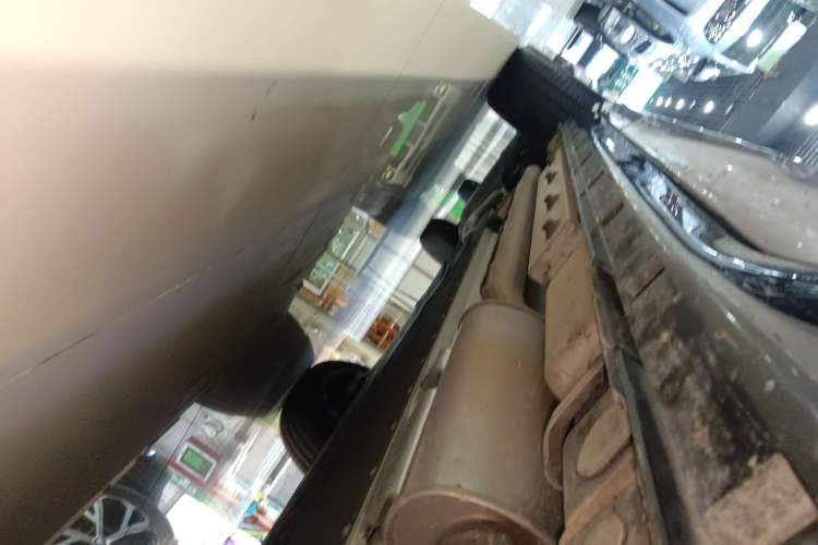 Used VOYAH FREE 2025 Model FREE+ Four-Wheel-Drive Qiankun Edition Right Side Sill