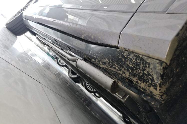 Used VOYAH FREE 2025 Model FREE+ Four-Wheel-Drive Qiankun Edition Right Side Sill