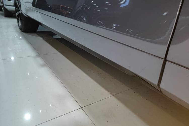 Used VOYAH FREE 2025 Model FREE+ Four-Wheel-Drive Qiankun Edition Right Side Sill