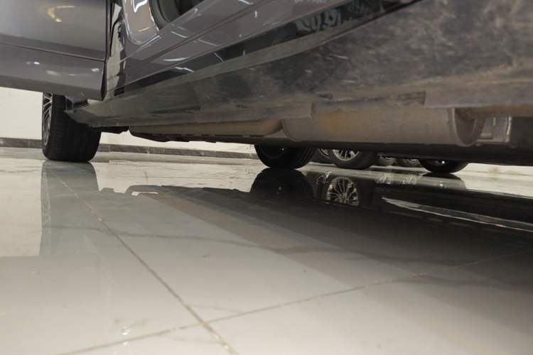 Used VOYAH FREE 2025 Model FREE+ Four-Wheel-Drive Qiankun Edition Right Side Sill