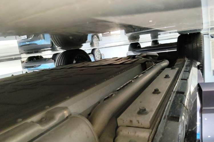Used VOYAH FREE 2025 Model FREE+ Rear-Drive Qiankun Edition Right Side Sill