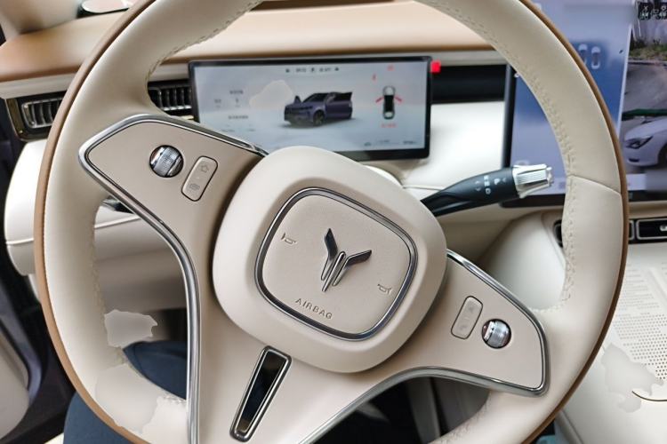 Used VOYAH FREE 2025 Model FREE+ Rear-Drive Qiankun Edition Steering Wheel
