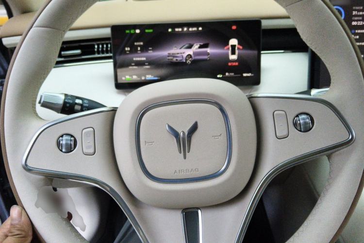 Used VOYAH FREE 2025 Model FREE+ Rear-Drive Qiankun Edition Steering Wheel