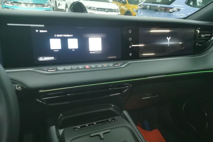 Used VOYAH FREE 2025 318 318 km Rear-Drive Touring Edition Audio And AC Panel