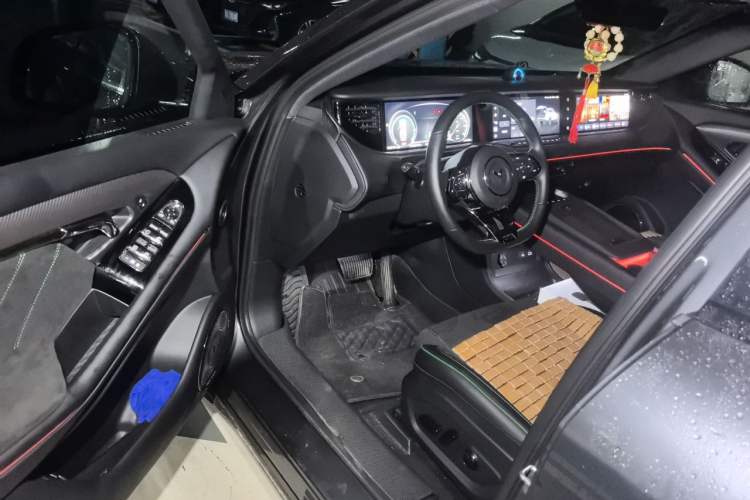 Used VOYAH FREE 2025 318 259 km All-Wheel-Drive Exploration Edition Driver Seat