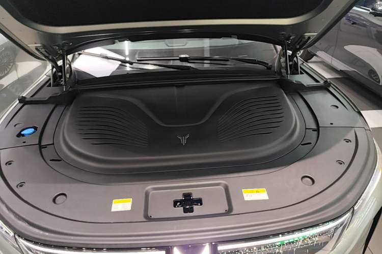 Used VOYAH FREE 2025 Model FREE+ Rear-Drive Qiankun Edition Engine Bay