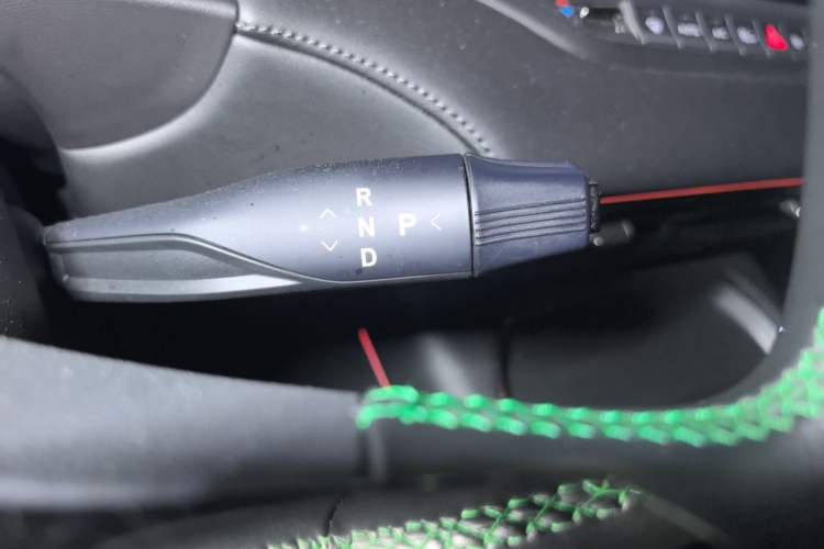 Used VOYAH FREE 2025 318 259 km All-Wheel-Drive Exploration Edition Gear Lever