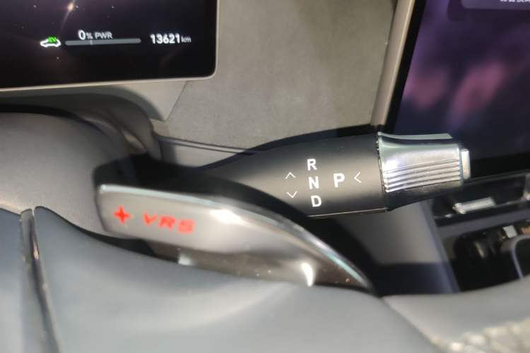 Used VOYAH FREE 2025 Model FREE+ Four-Wheel-Drive Qiankun Edition Gear Lever