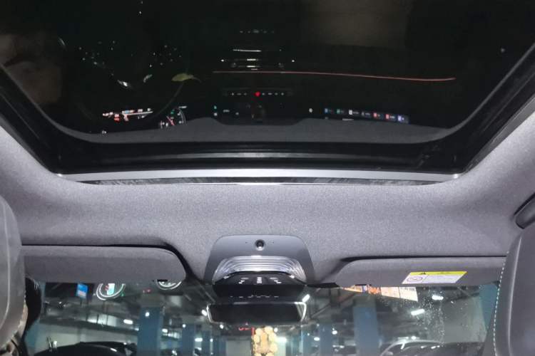 Used VOYAH FREE 2025 318 259 km All-Wheel-Drive Exploration Edition Headliner