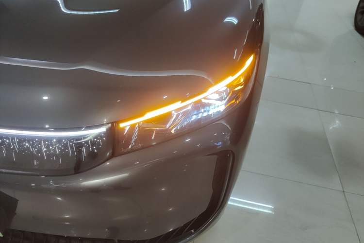 Used VOYAH FREE 2025 Model FREE+ Four-Wheel-Drive Qiankun Edition Left Front Headlight