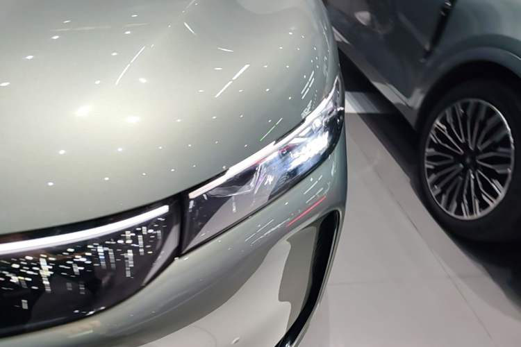 Used VOYAH FREE 2025 Model FREE+ Rear-Drive Qiankun Edition Left Front Headlight