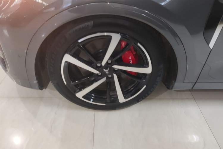 Used VOYAH FREE 2025 Model FREE+ Four-Wheel-Drive Qiankun Edition Left Front Wheel Hub