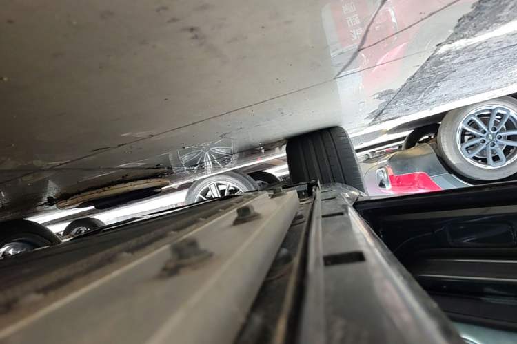 Used VOYAH FREE 2025 Model FREE+ Four-Wheel-Drive Qiankun Edition Left Side Sill