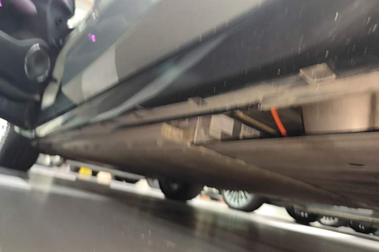 Used VOYAH FREE 2025 Model FREE+ Rear-Drive Qiankun Edition Left Side Sill