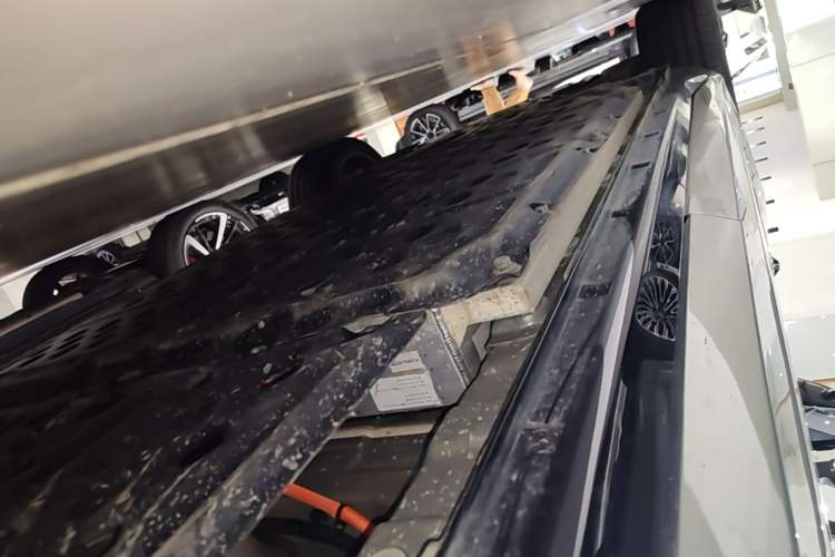 Used VOYAH FREE 2025 Model FREE+ Rear-Drive Qiankun Edition Left Side Sill