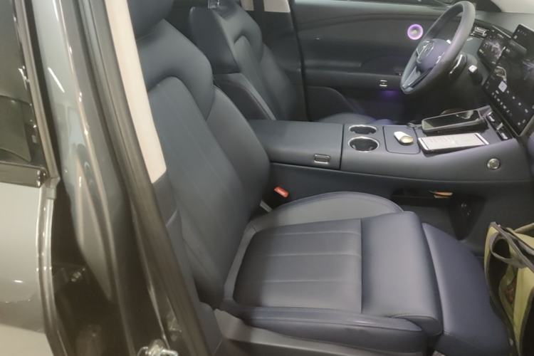 Used VOYAH FREE 2025 Model FREE+ Four-Wheel-Drive Qiankun Edition Right Front Seat