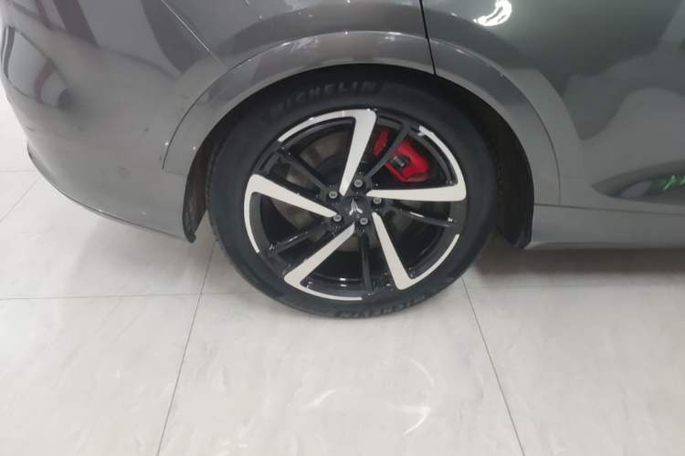 Used VOYAH FREE 2025 Model FREE+ Four-Wheel-Drive Qiankun Edition Right Rear Wheel Hub