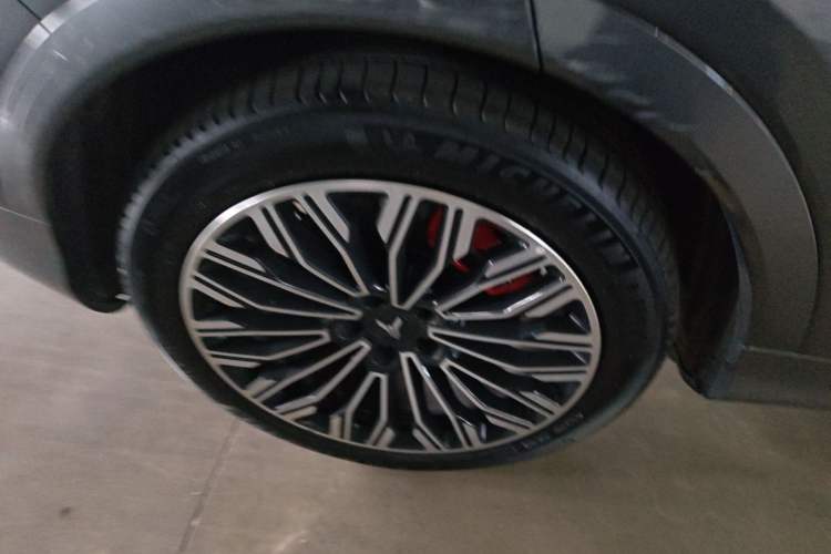 Used VOYAH FREE 2025 Model FREE+ Rear-Drive Qiankun Edition Right Rear Wheel Hub
