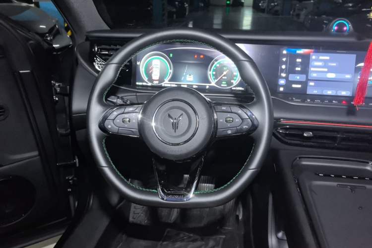 Used VOYAH FREE 2025 318 259 km All-Wheel-Drive Exploration Edition Steering Wheel