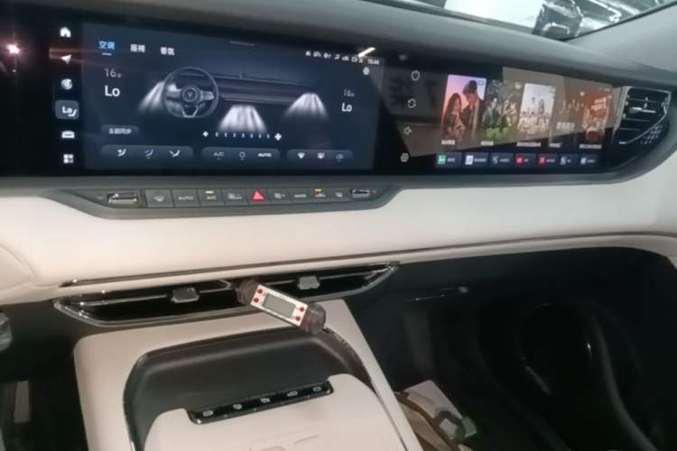 Used VOYAH FREE 2025 318 259 km All-Wheel-Drive Exploration Edition Audio And AC Panel