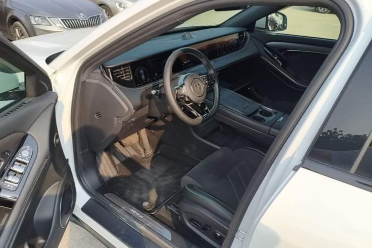 Used VOYAH FREE 2025 318 259 km All-Wheel-Drive Exploration Edition Driver Seat