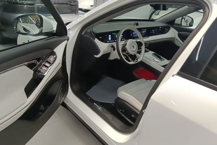 Used VOYAH FREE 2025 318 318 km Rear-Drive Touring Edition Driver Seat