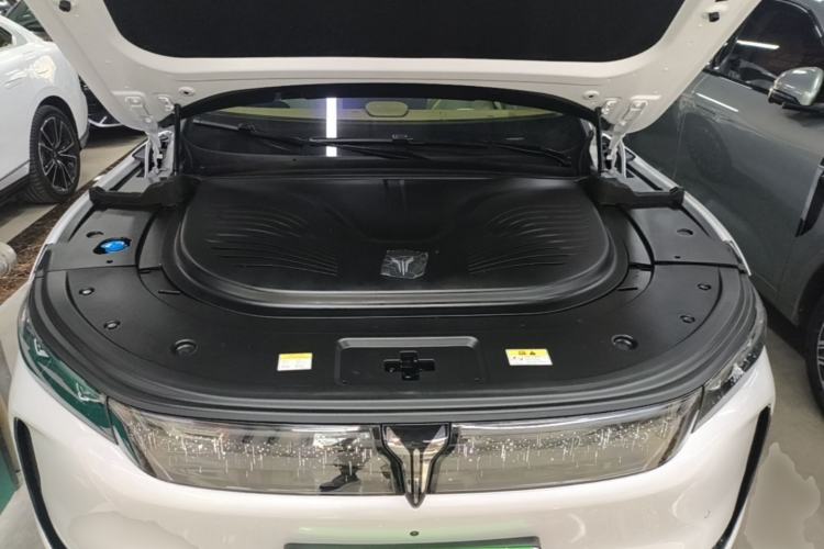 Used VOYAH FREE 2025 Model FREE+ Four-Wheel-Drive Qiankun Edition Engine Bay