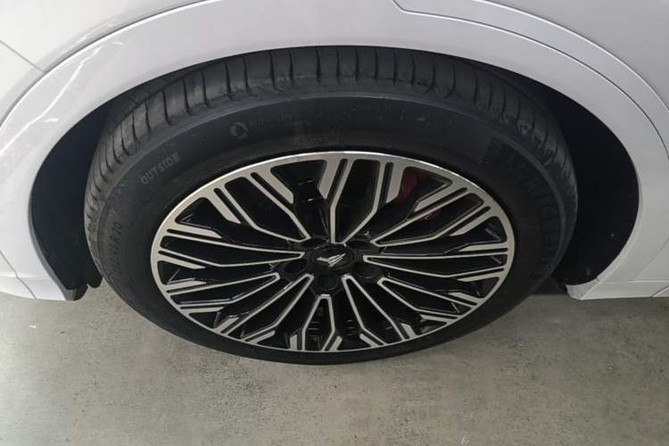 Used VOYAH FREE 2025 Model FREE+ Four-Wheel-Drive Qiankun Edition Exterior 4