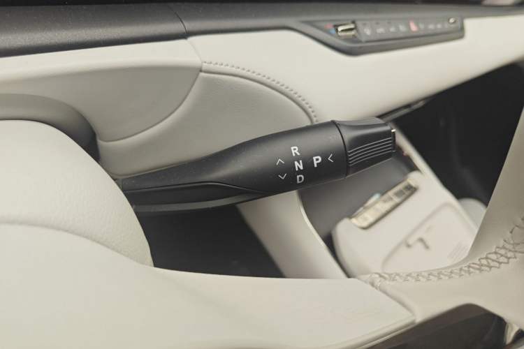 Used VOYAH FREE 2025 318 318 km Rear-Drive Touring Edition Gear Lever