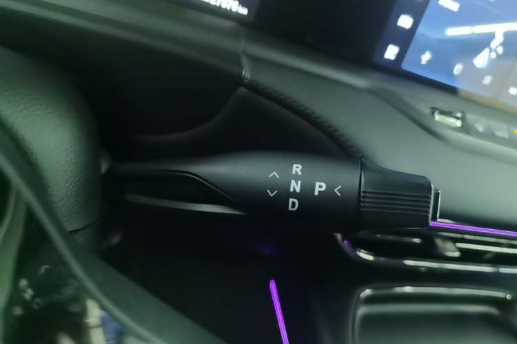 Used VOYAH FREE 2025 318 259 km All-Wheel-Drive Exploration Edition Gear Lever