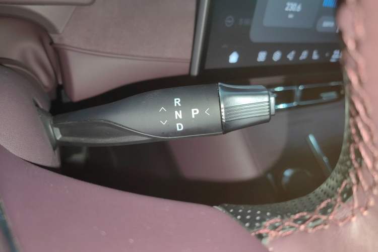 Used VOYAH FREE 2025 Model FREE+ Rear-Drive Qiankun Edition Gear Lever