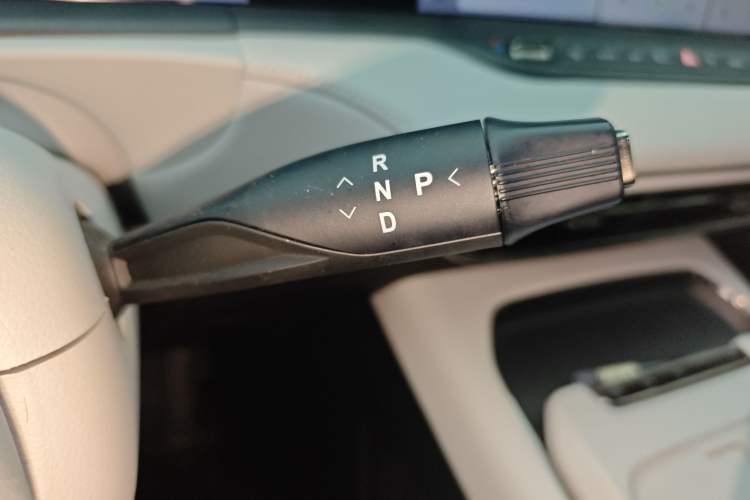 Used VOYAH FREE 2025 318 318 km Rear-Drive Touring Edition Gear Lever