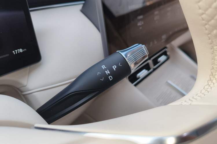 Used VOYAH FREE 2025 Model FREE+ Rear-Drive Qiankun Edition Gear Lever