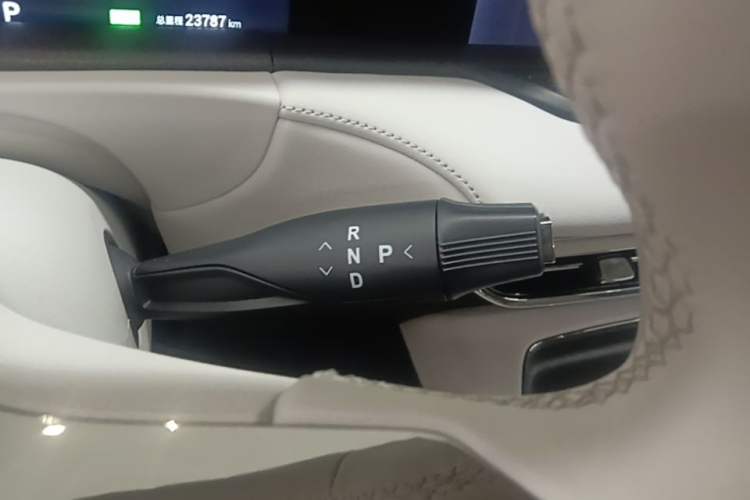 Used VOYAH FREE 2025 318 318 km Rear-Drive Touring Edition Gear Lever
