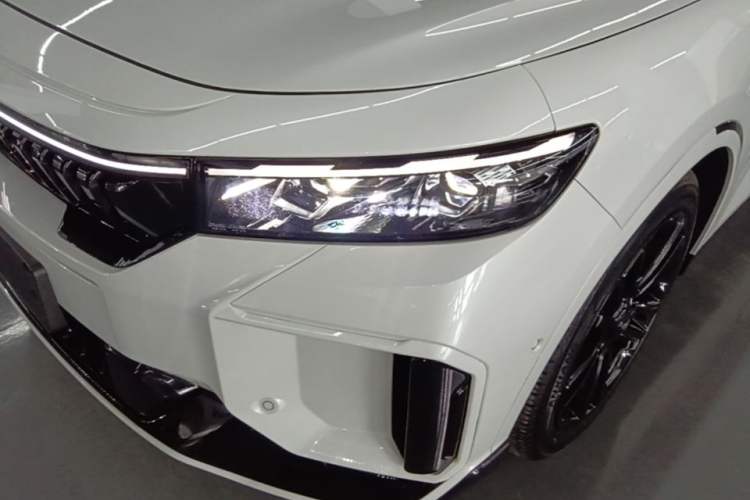 Used VOYAH FREE 2025 318 259 km All-Wheel-Drive Exploration Edition Left Front Headlight