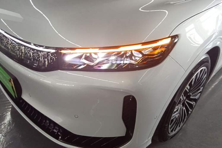 Used VOYAH FREE 2025 Model FREE+ Four-Wheel-Drive Qiankun Edition Left Front Headlight