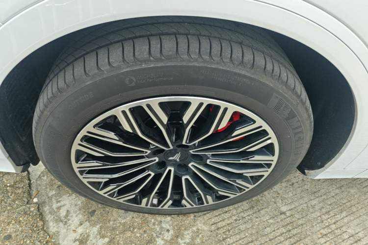 Used VOYAH FREE 2025 Model FREE+ Rear-Drive Qiankun Edition Left Front Wheel Hub