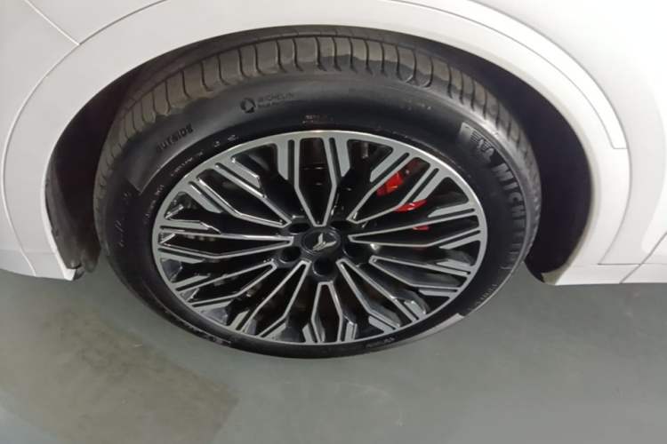 Used VOYAH FREE 2025 Model FREE+ Four-Wheel-Drive Qiankun Edition Left Front Wheel Hub