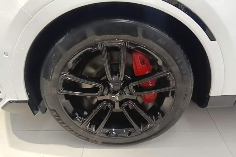 Used VOYAH FREE 2025 318 318 km Rear-Drive Touring Edition Left Front Wheel Hub