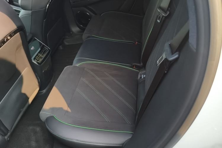 Used VOYAH FREE 2025 318 259 km All-Wheel-Drive Exploration Edition Left Rear Seat