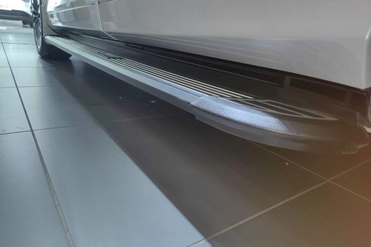 Used VOYAH FREE 2025 Model FREE+ Rear-Drive Qiankun Edition Left Side Sill