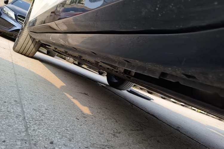 Used VOYAH FREE 2025 318 259 km All-Wheel-Drive Exploration Edition Left Side Sill
