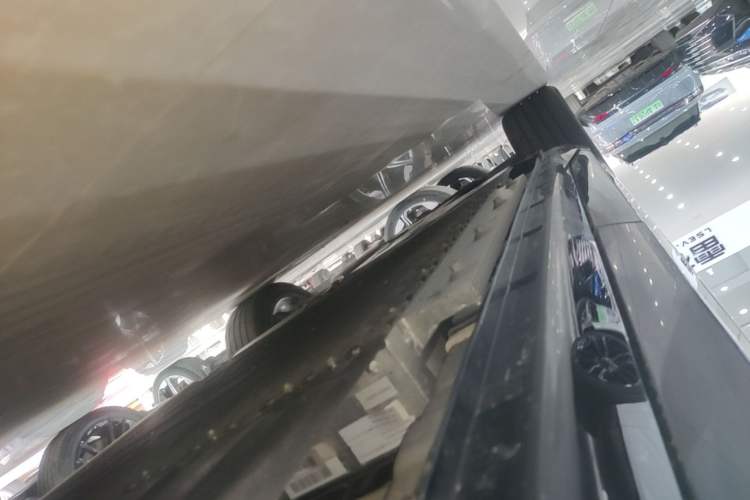 Used VOYAH FREE 2025 318 318 km Rear-Drive Touring Edition Left Side Sill