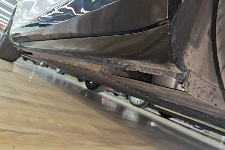 Used VOYAH FREE 2025 318 318 km Rear-Drive Touring Edition Left Side Sill
