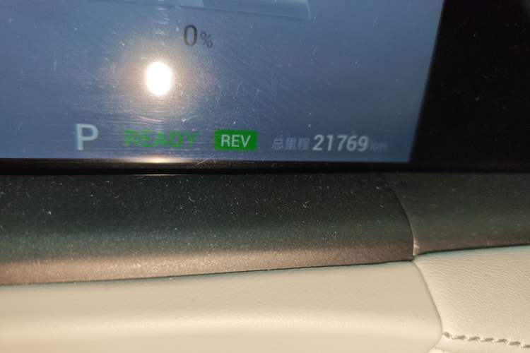 Used VOYAH FREE 2025 318 318 km Rear-Drive Touring Edition Odometer Close Up
