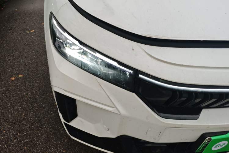 Used VOYAH FREE 2025 318 318 km Rear-Drive Touring Edition Right Front Headlight